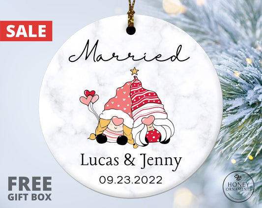 Married Ornament, Mr and Mrs Gift, 2026 Wedding Couples Ornament, First Married Christmas Ornament, Newlywed Gift, Married Gift Keepsake