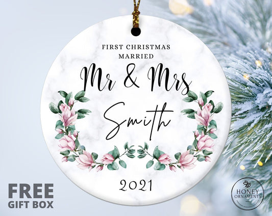 Personalized First Christmas Married Ornament, Mr Mrs Wedding Marble Style Botanical Round Decoration, Custom Keepsake, Newly Married Gift